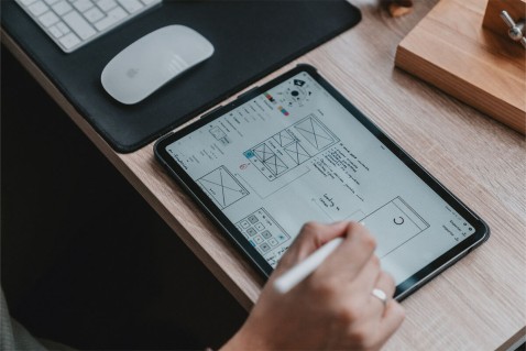 UI / UX Solutions: Enhancing User Experience through Design