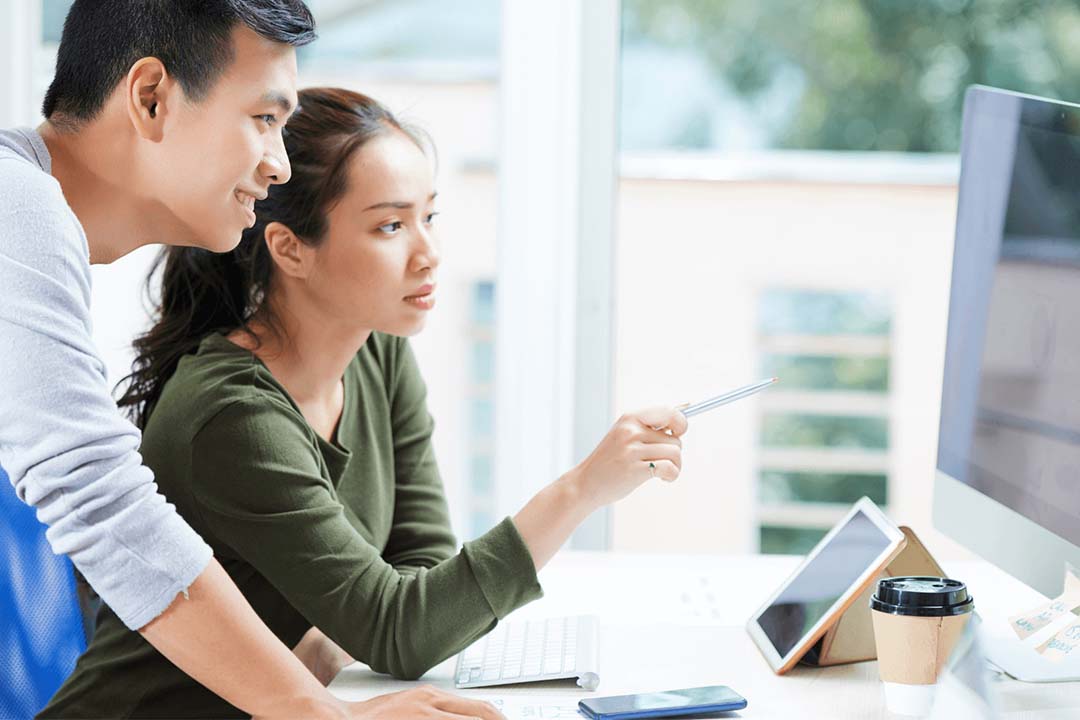 two people discussing user experience